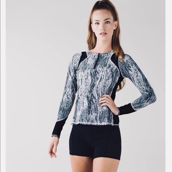 Lululemon Runner Texture Twist Black & White Top - Picture 2 of 8